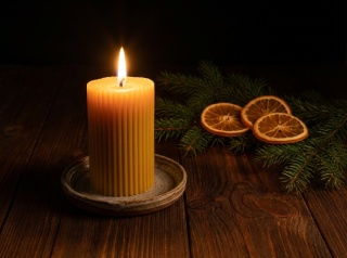 Słupek prążkowany szeroki - świeczka z wosku pszczelego